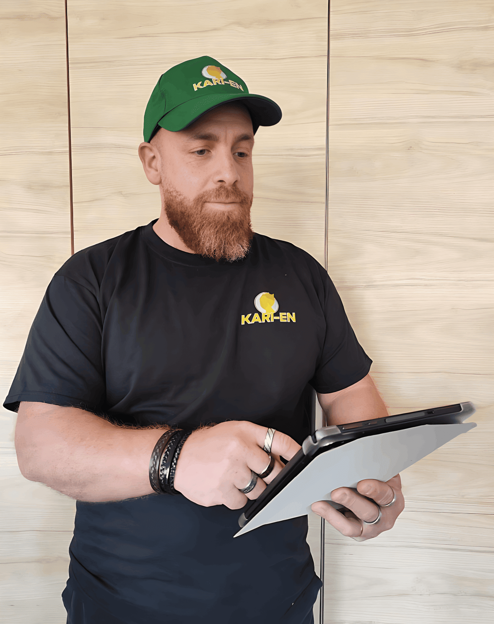 Damien Kari, gérant SAS KARI-EN, installation et maintenance climatisation et chauffage