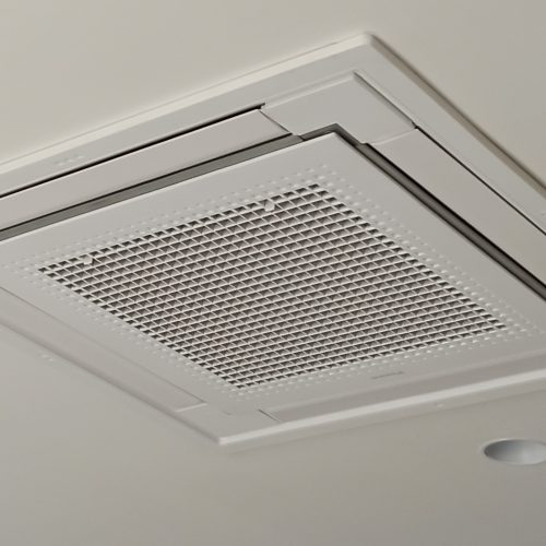 installation d'une grille d'aération